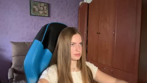 Snapshot of silksinner_ chatting on June 2026 09:29:02 AM Erica online show from June 2026 09:29:02 AM