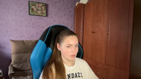 Snapshot of silksinner_ chatting on June 2026 10:41:02 AM Erica online show from June 2026 10:41:02 AM