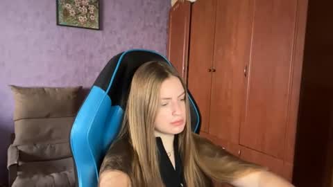 Snapshot of silksinner_ chatting on June 2026 10:59:02 AM Erica online show from June 2026 10:59:02 AM