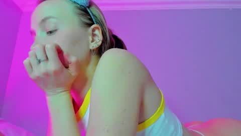 Snapshot of silky_huzelnut chatting on October 2025 06:59:01 AM Mila online show from October 2025 06:59:01 AM