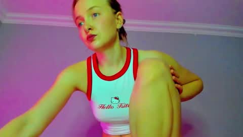 Snapshot of silky_huzelnut chatting on November 2025 09:09:02 AM Mila online show from November 2025 09:09:02 AM