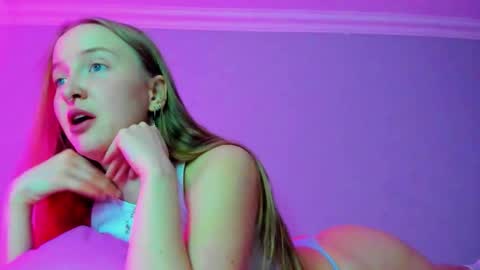 Snapshot of silky_huzelnut chatting on December 2025 07:39:01 AM Mila online show from December 2025 07:39:01 AM