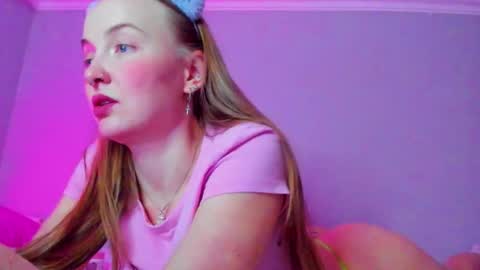 Snapshot of silky_huzelnut chatting on January 2026 07:54:01 AM Mila online show from January 2026 07:54:01 AM