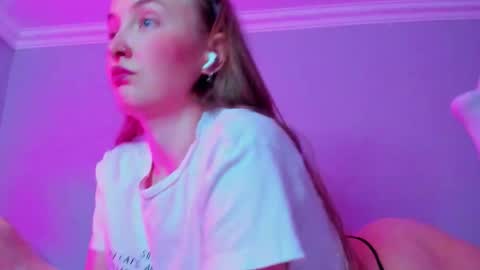 Snapshot of silky_huzelnut chatting on January 2026 09:48:02 AM Mila online show from January 2026 09:48:02 AM