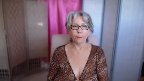 petra daniels online show from October 2025 12:00:01 AM