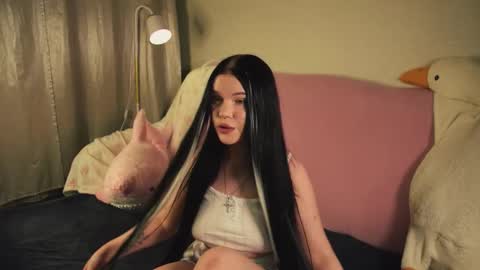 Snapshot of silkyfin chatting on December 2025 04:33:01 PM Nixie online show from December 2025 04:33:01 PM