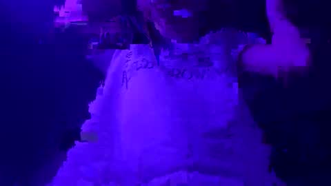 Snapshot of silkymommi chatting on February 2026 03:02:02 AM SweettHoney online show from February 2026 03:02:02 AM