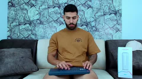 Snapshot of silvano_torrez chatting on January 2025 09:40:01 PM silavno online show from January 2025 09:40:01 PM