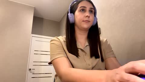 Snapshot of simapickford chatting on October 2025 10:04:01 AM Rose online show from October 2025 10:04:01 AM