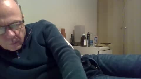 Snapshot of simon56691 chatting on December 2024 06:45:01 PM simon56691 online show from December 2024 06:45:01 PM