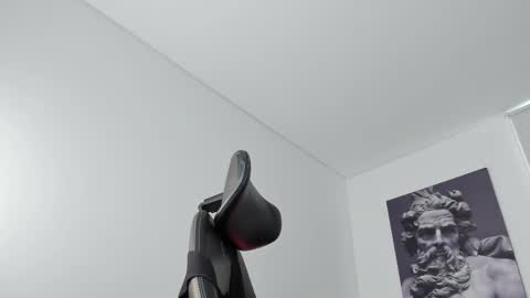 simon_leon01 online show from October 2025 11:21:02 AM