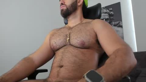 simon_leon01 online show from April 2026 01:44:02 PM