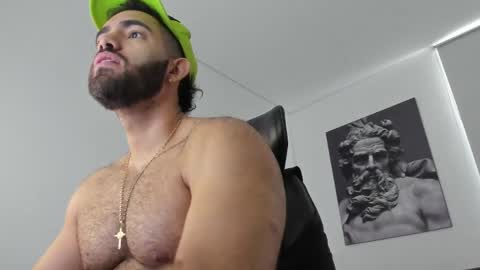 simon_leon01 online show from June 2026 12:33:02 PM