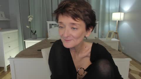 Snapshot of simonadebeauvoir chatting on January 2025 04:50:02 PM Simona online show from January 2025 04:50:02 PM