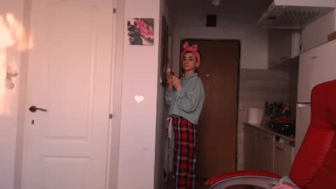 simyhvn online show from April 2026 04:13:02 AM