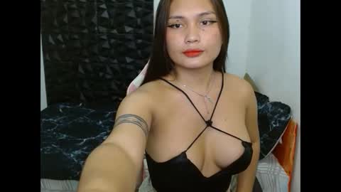 Snapshot of sinampot chatting on December 2024 01:58:02 AM hi im thalia nice to meet you please give me thumbs up 3 online show from December 2024 01:58:02 AM