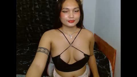 Snapshot of sinampot chatting on January 2025 02:37:01 AM hi im thalia nice to meet you please give me thumbs up 3 online show from January 2025 02:37:01 AM