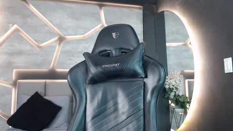 SinLickerr online show from February 2026 07:35:01 PM