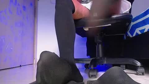 only foot                         worshipers here online show from November 2025 08:05:01 PM