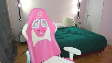 Snapshot of sira_fey chatting on October 2025 06:49:02 PM Sheils online show from October 2025 06:49:02 PM