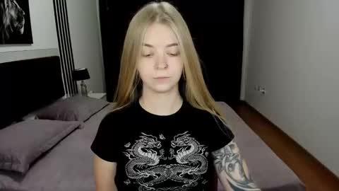 SirenaBloom online show from September 2025 09:31:01 AM