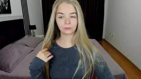 SirenaBloom online show from October 2025 05:33:01 AM