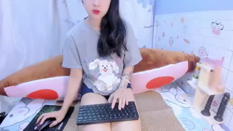 Snapshot of sisi_baby chatting on October 2025 03:37:02 AM julila online show from October 2025 03:37:02 AM