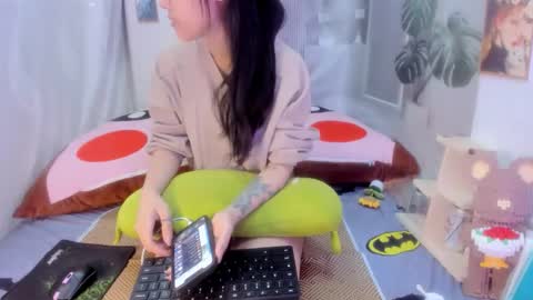 Snapshot of sisi_baby chatting on November 2025 02:55:02 AM julila online show from November 2025 02:55:02 AM