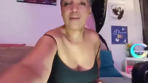 Skarlleth online show from December 2025 06:04:01 PM