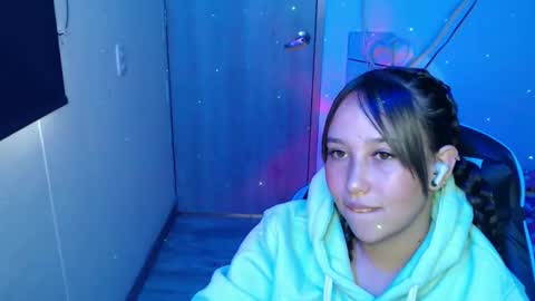 Snapshot of skarlet_adams chatting on February 2026 07:07:01 PM Alice online show from February 2026 07:07:01 PM