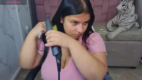 Snapshot of skeler_lovd_b chatting on December 2025 12:54:01 PM Skarlet online show from December 2025 12:54:01 PM