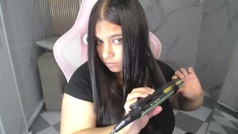 Snapshot of skeler_lovd_b chatting on February 2026 12:49:01 PM Skarlet online show from February 2026 12:49:01 PM