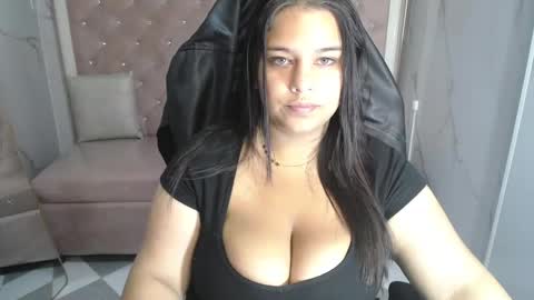 Snapshot of skeler_lovd_b chatting on February 2026 12:26:01 PM Skarlet online show from February 2026 12:26:01 PM