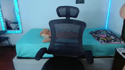 Snapshot of skinny__hott chatting on March 2026 12:01:02 PM Lorena online show from March 2026 12:01:02 PM