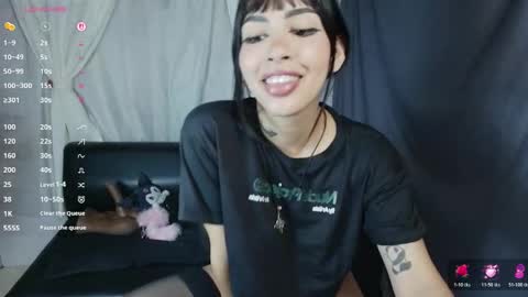 Snapshot of skinny_emily chatting on May 2026 01:57:16 AM Emily Rojas online show from May 2026 01:57:16 AM