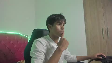 Snapshot of skinny_sam23 chatting on April 2026 04:14:02 AM sam online show from April 2026 04:14:02 AM