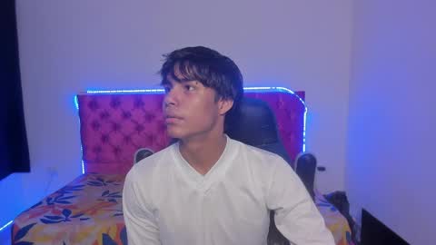 Snapshot of skinny_sam23 chatting on May 2026 03:35:02 AM sam online show from May 2026 03:35:02 AM