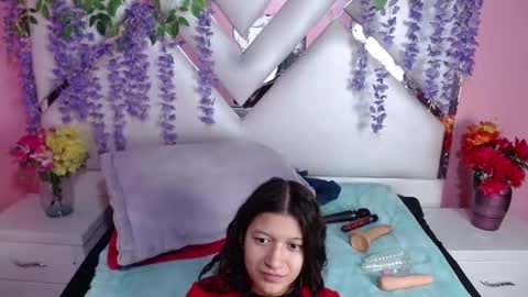 Snapshot of skinnyhorny_ chatting on December 2024 03:25:02 AM SKINNYHORNY online show from December 2024 03:25:02 AM