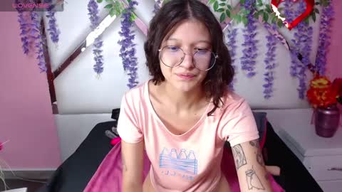 Snapshot of skinnyhorny_ chatting on January 2025 10:42:01 AM SKINNYHORNY online show from January 2025 10:42:01 AM