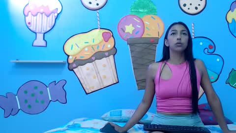 Snapshot of skinnysexzara18 chatting on January 2026 01:33:01 AM zarfa online show from January 2026 01:33:01 AM