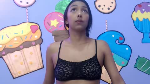 Snapshot of skinnysexzara18 chatting on January 2026 01:43:02 AM zarfa online show from January 2026 01:43:02 AM