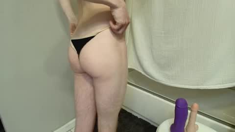 Snapshot of skinnytoy69 chatting on December 2024 03:33:02 AM skinnytoy69 online show from December 2024 03:33:02 AM