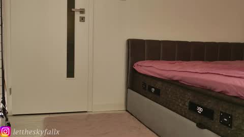 Eliza online show from March 2026 12:06:02 AM