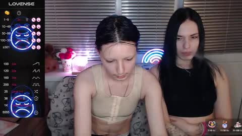 Snapshot of sky9669 chatting on October 2025 04:30:02 PM Iska Im genderfluid theyheshenot use ht have reasons and Mia my t-gf sheher online show from October 2025 04:30:02 PM