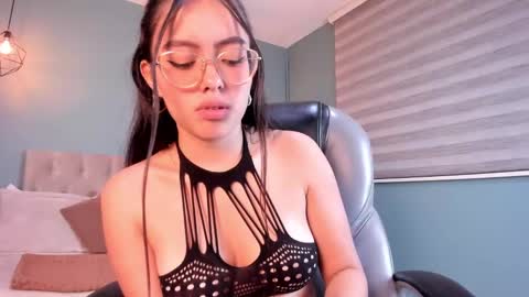 Snapshot of sky_blue__ chatting on February 2025 06:17:02 AM Hanna  online show from February 2025 06:17:02 AM