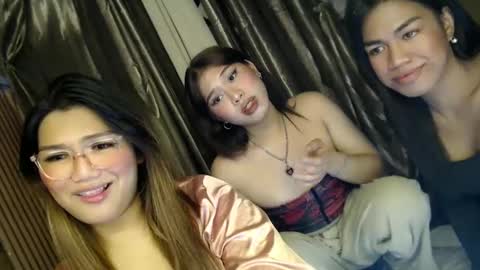Snapshot of sky_fox_sweetxx chatting on March 2025 09:33:02 AM online show from March 2025 09:33:02 AM