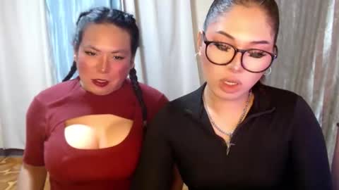 Snapshot of sky_fox_sweetxx chatting on October 2025 09:42:02 AM online show from October 2025 09:42:02 AM
