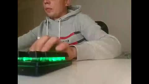 Snapshot of skyfalltoyou chatting on November 2025 05:37:01 PM skyfalltoyou online show from November 2025 05:37:01 PM