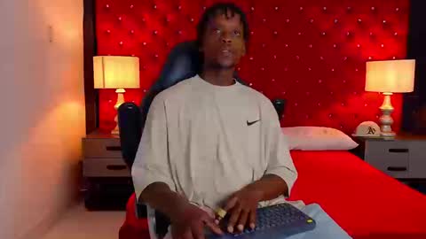 Snapshot of skylerbigxxx chatting on September 2025 04:03:01 AM SKYLERBIGXXX online show from September 2025 04:03:01 AM