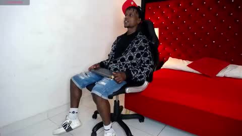 Snapshot of skylerbigxxx chatting on September 2025 03:19:02 AM SKYLERBIGXXX online show from September 2025 03:19:02 AM